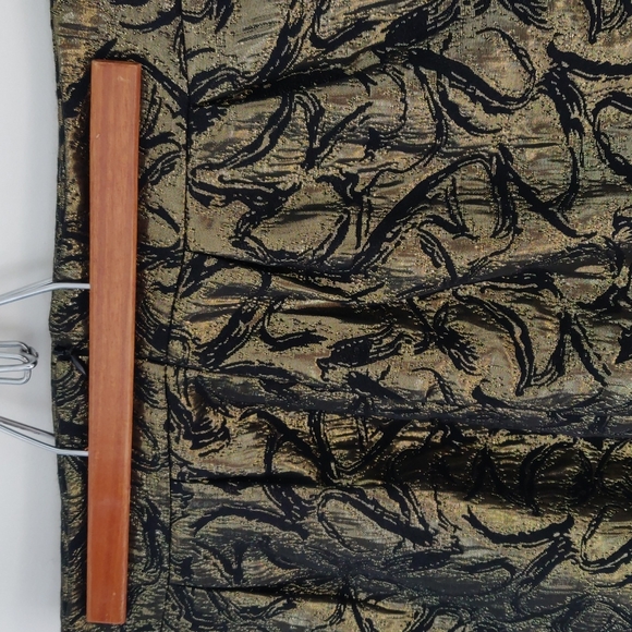 Gold and black skirt - Picture 3 of 4